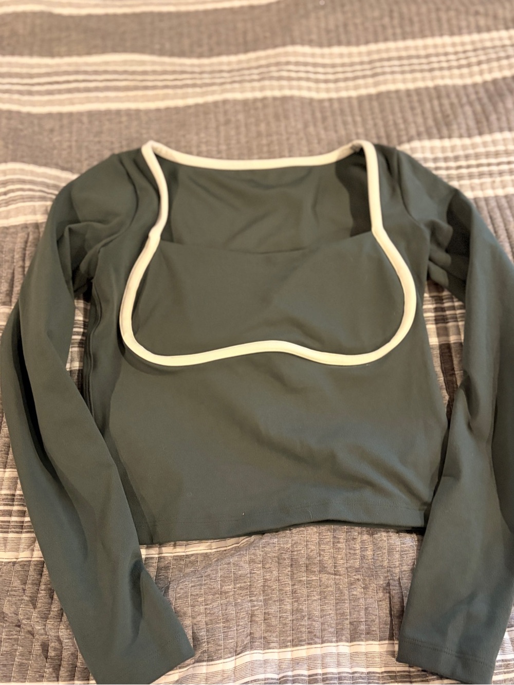 Gilly Hicks Women’s Medium Olive Long Sleeve Crop Top with Cream Trim